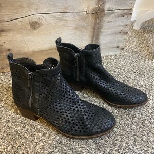 Lucky Brand Black Cutout Leather Ankle Boots w/ zippers– Size 7.5